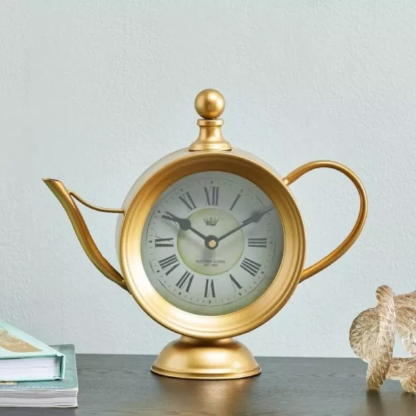 ساعة طاولة معدنية بتصميم إبريق شاي
